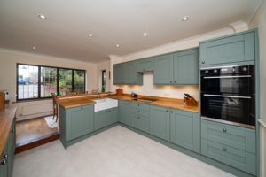 BREAKFAST KTCHEN- click for photo gallery